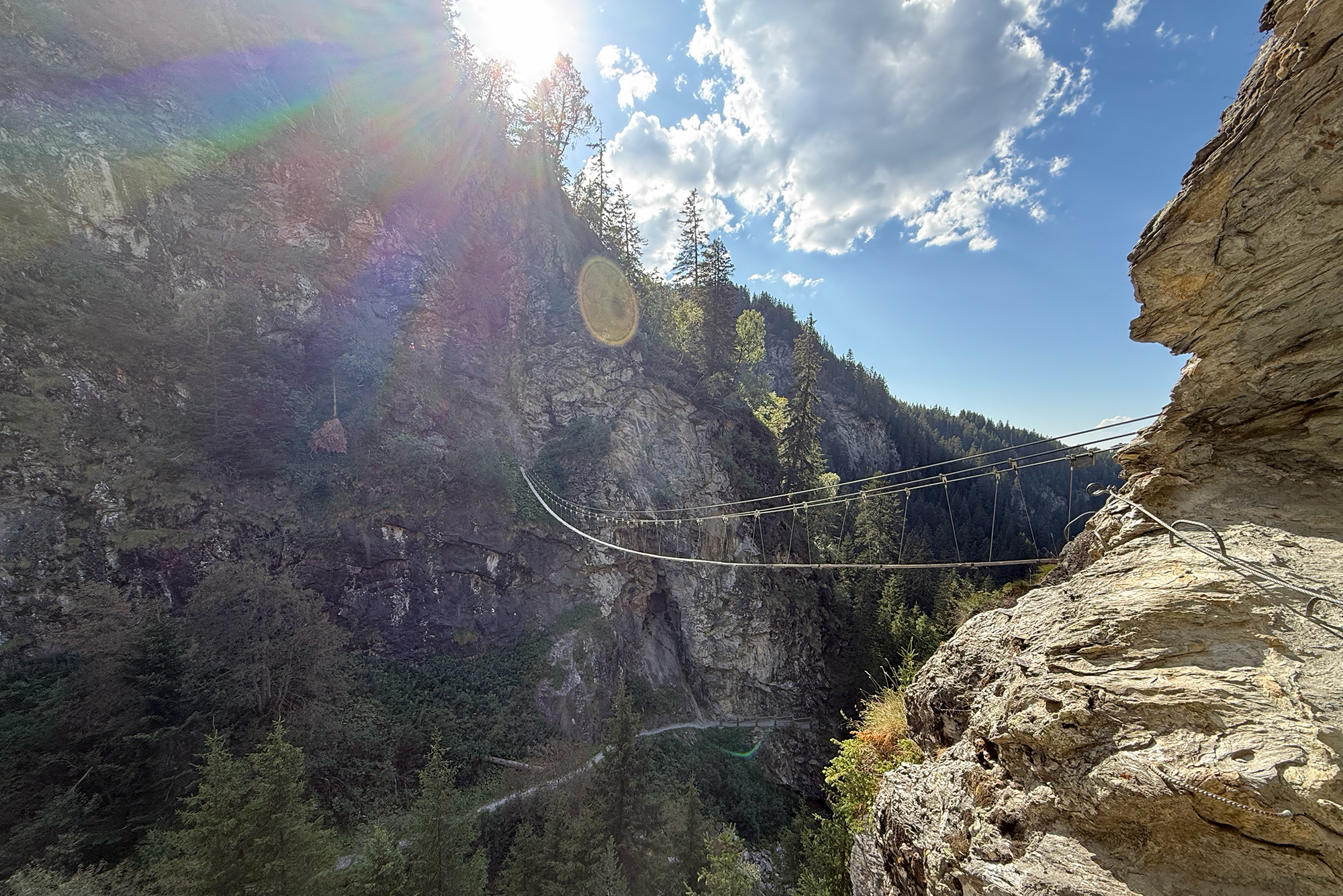 Passerelle de 57 mètres sur la Via Ferrata du Lac de la Rosière
