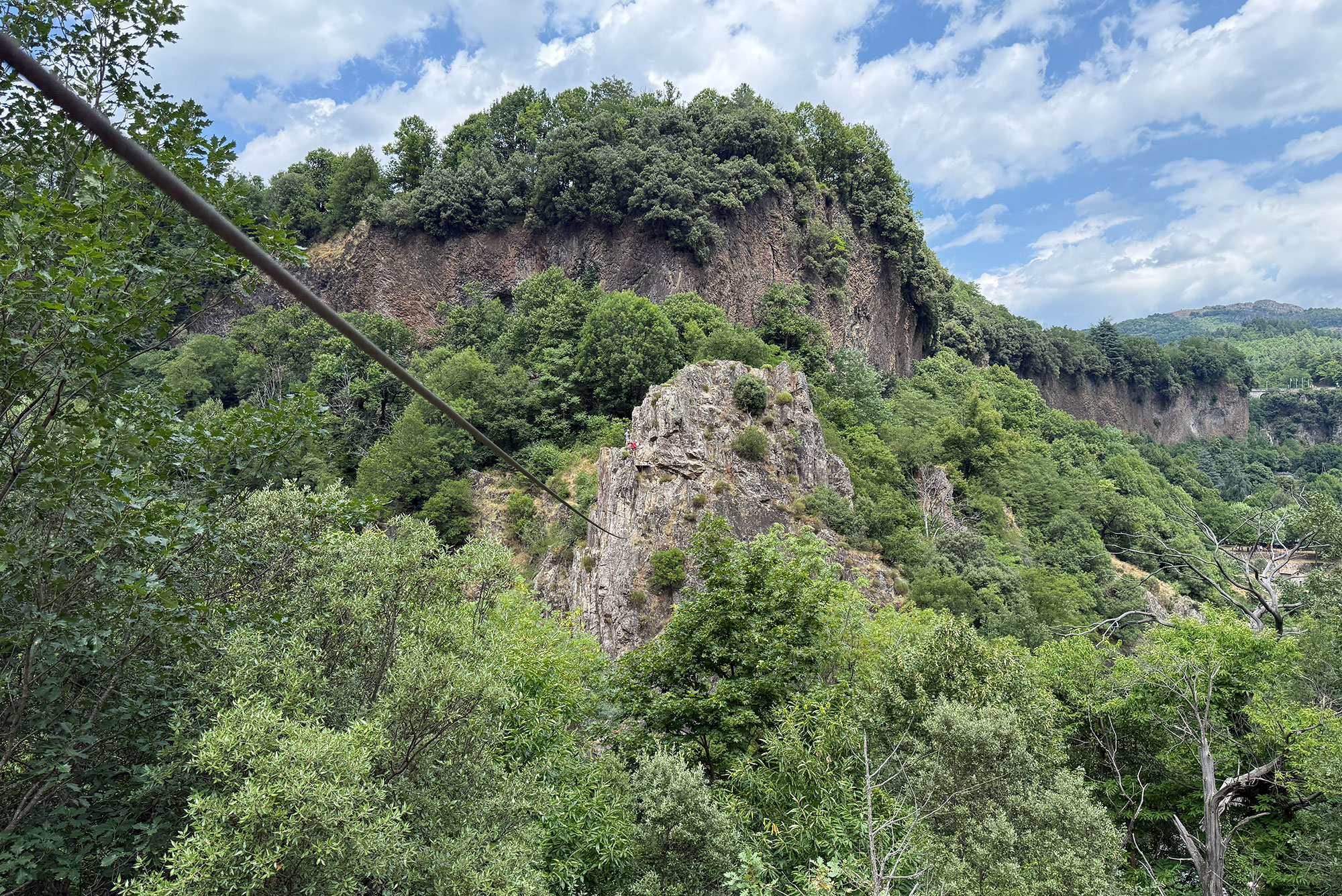 Tyrolienne de 90 mètre sur la Via Ferrata du Pont du Diable