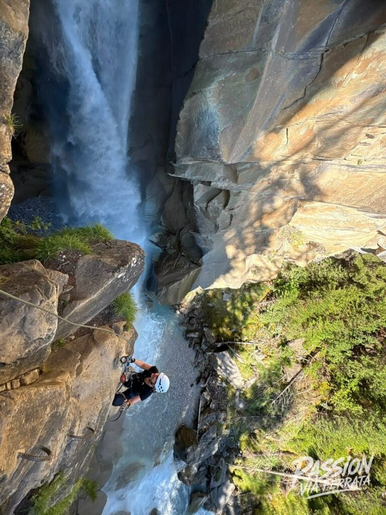 Une via ferrata courte mais incroyable avec la cascade et un peu de gaz comme on aime !
