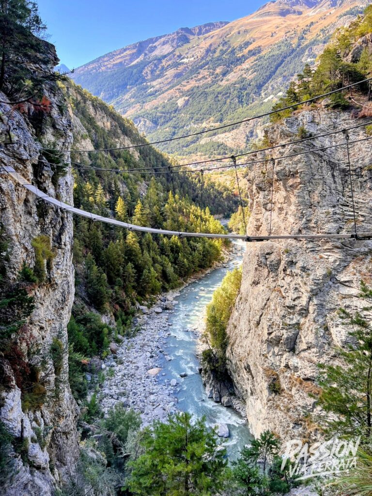 Via Ferrata sympa mais beaucoup de descente au début. Mieux vaut faire cette via en fin d'après midi pour ne pas être en plein soleil sur le reste des vias qui s'enchaînent.