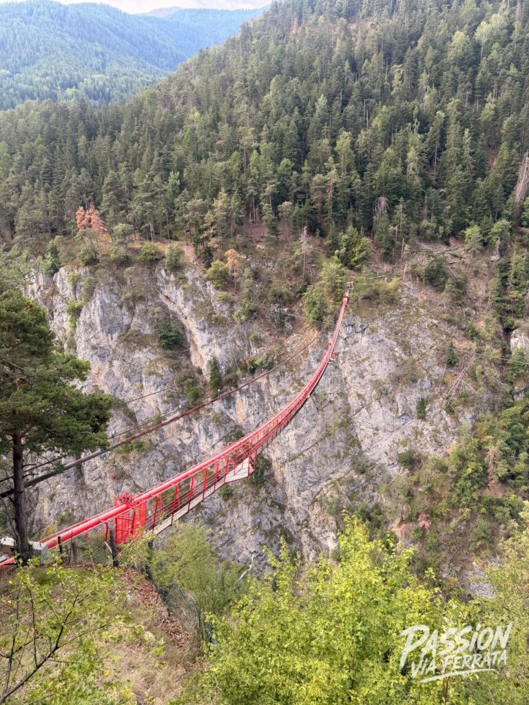 Super via ferrata dans un cadre  spectaculaire, toutes l’équipe Bungy est très sympathique .