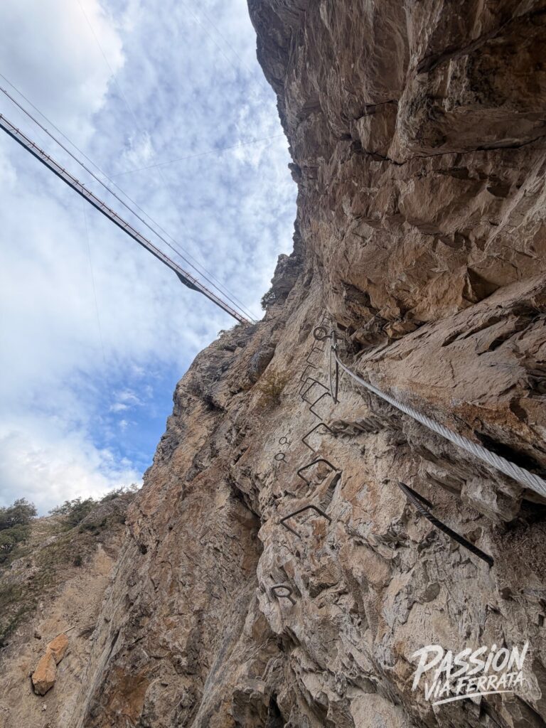 Super via ferrata dans un cadre  spectaculaire, toutes l’équipe Bungy est très sympathique .