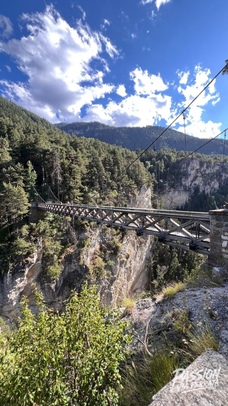 Via Ferrata sympa mais beaucoup de descente au début. Mieux vaut faire cette via en fin d'après midi pour ne pas être en plein soleil sur le reste des vias qui s'enchaînent.